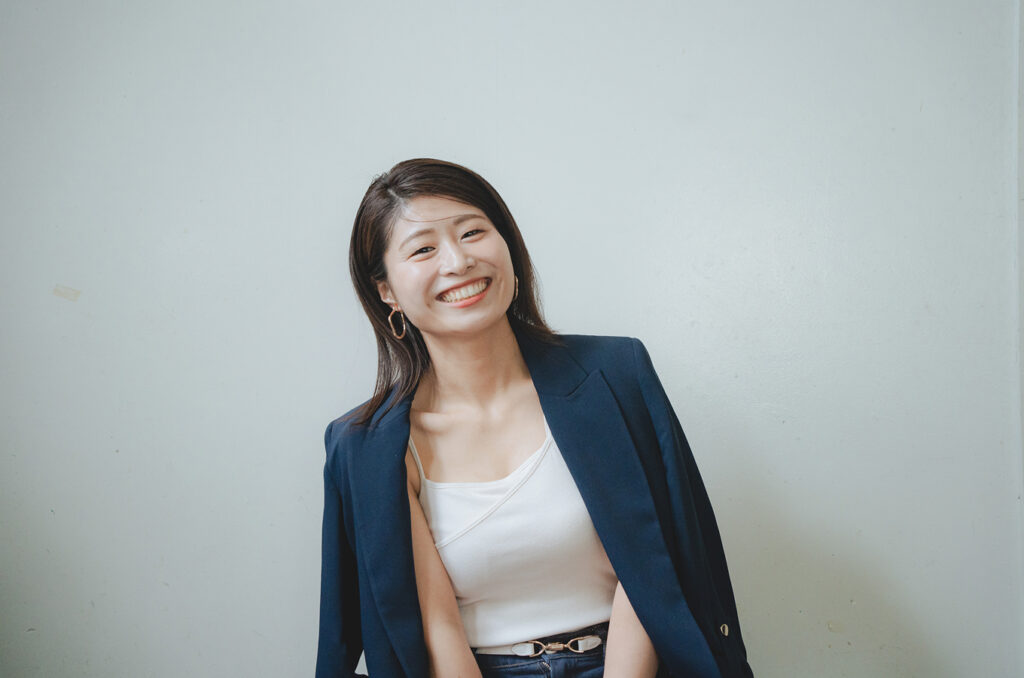 決断をして前を向く女性